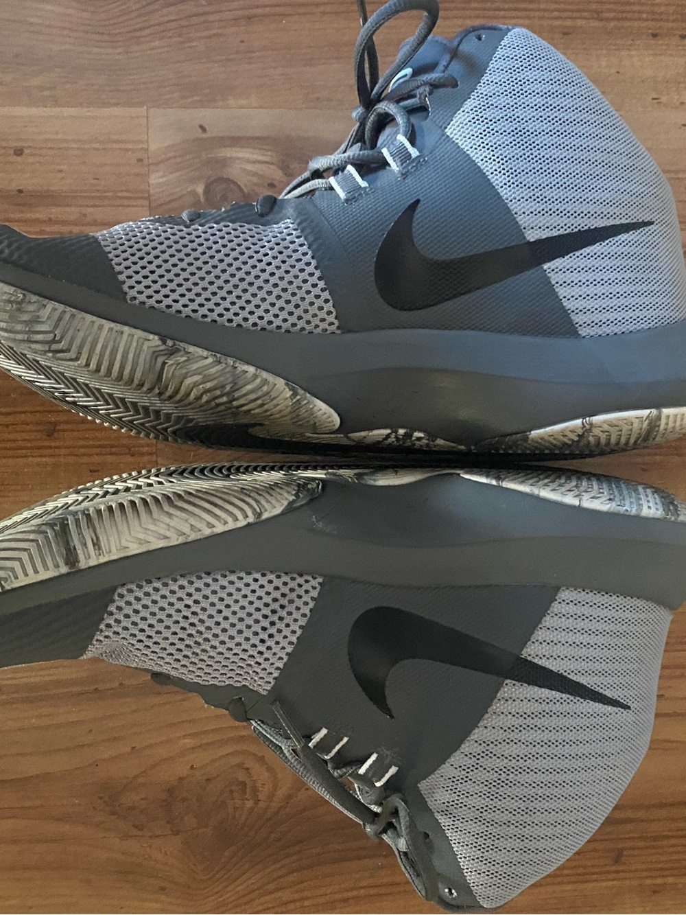 Nike Air Precision
Men’s Gray and Dark Gray Athletic Basketball Shoes - Picture 3 of 7